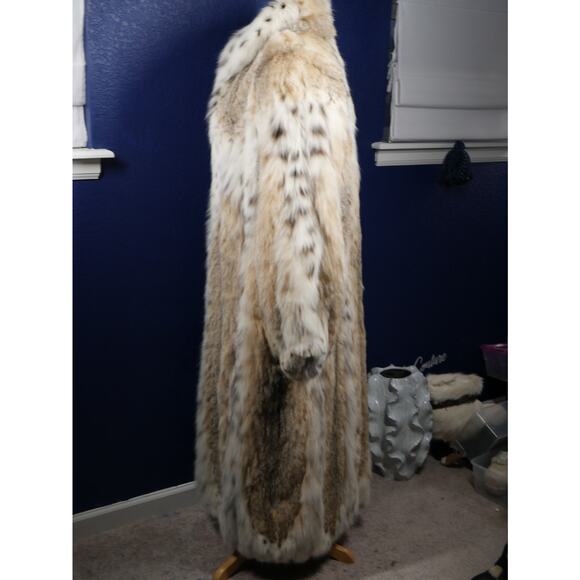 52" Montana Bobcat Full Length Fur Coat Heavily spotted also called Cat Lynx - Picture 3 of 6